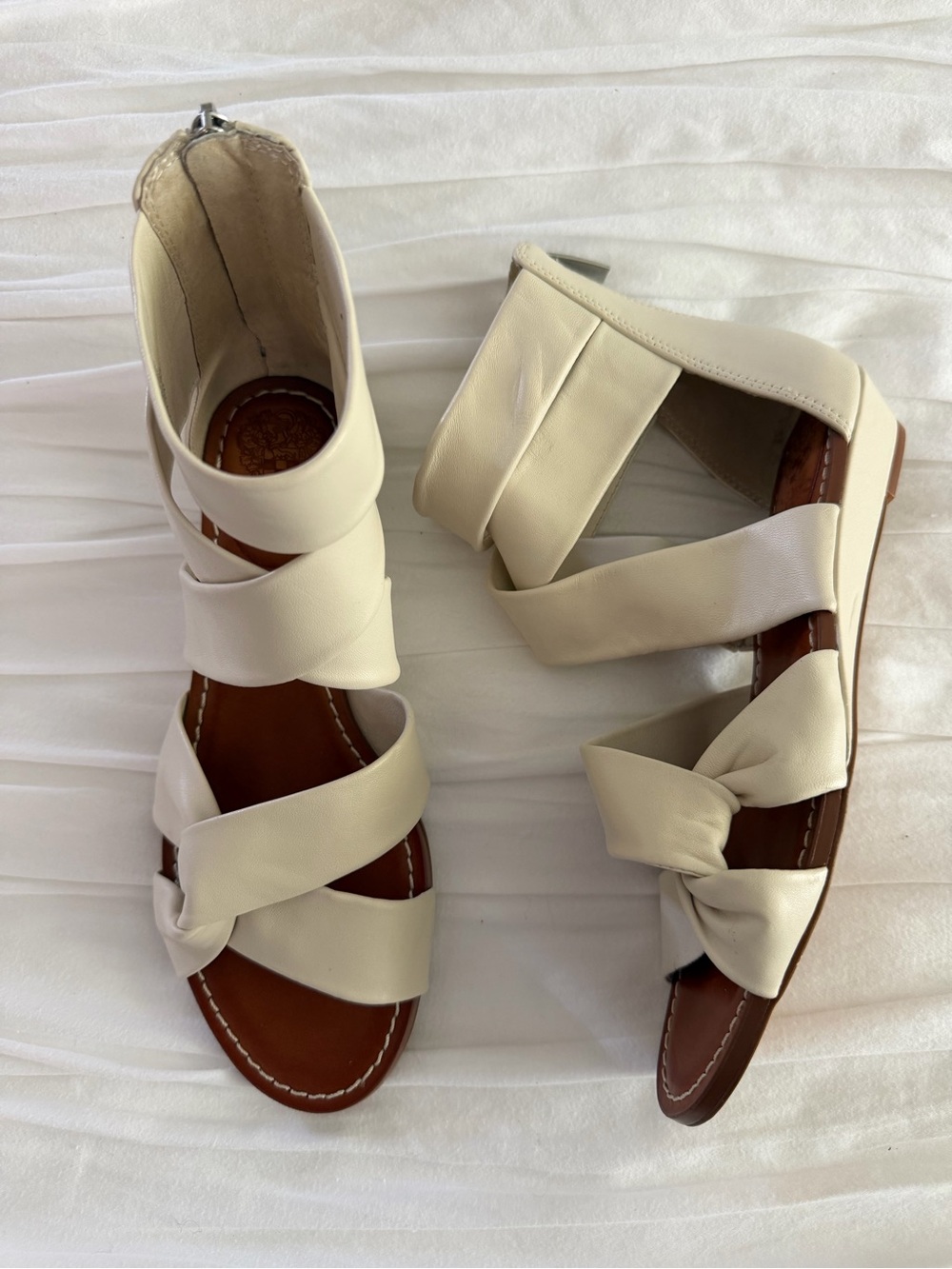 Vince Camuto Ivory Leather Strappy Ankle Zip Flat Sandals Size 7 NWOT